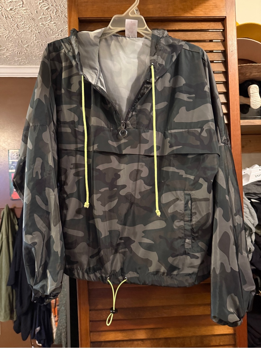 Womens Camouflage Hooded Windbreaker Jacket - Camo